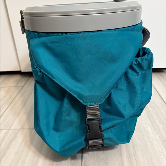 Vintage Budweiser Chest Cooler Retro Bright Colors Portable - Good Condition - Picture 13 of 16